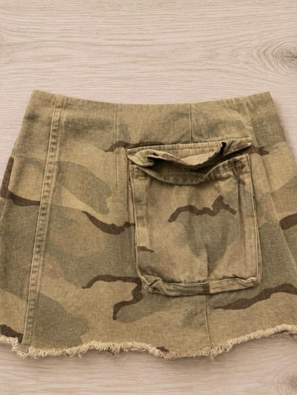 Thrifted camo mini skirt - XS